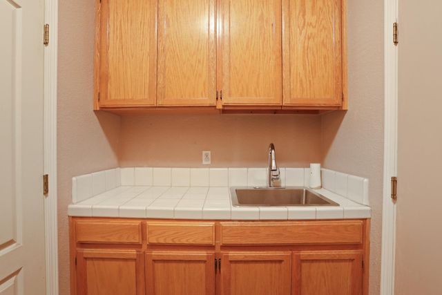 1726 Hastings Dr, Manteca, CA 95336