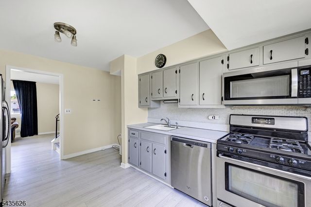 21 Hillery Dr, Mount Olive Twp., NJ 07836