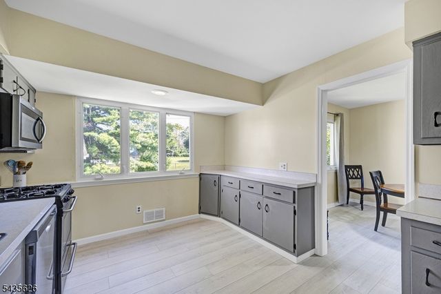 21 Hillery Dr, Mount Olive Twp., NJ 07836