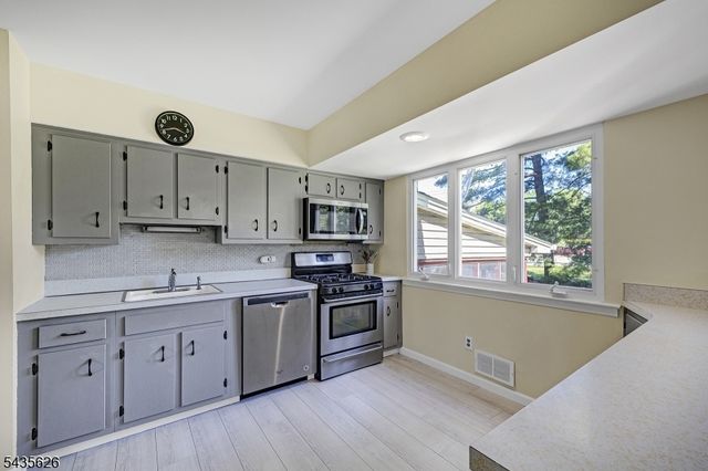 21 Hillery Dr, Mount Olive Twp., NJ 07836