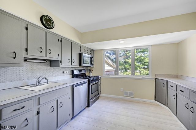 21 Hillery Dr, Mount Olive Twp., NJ 07836
