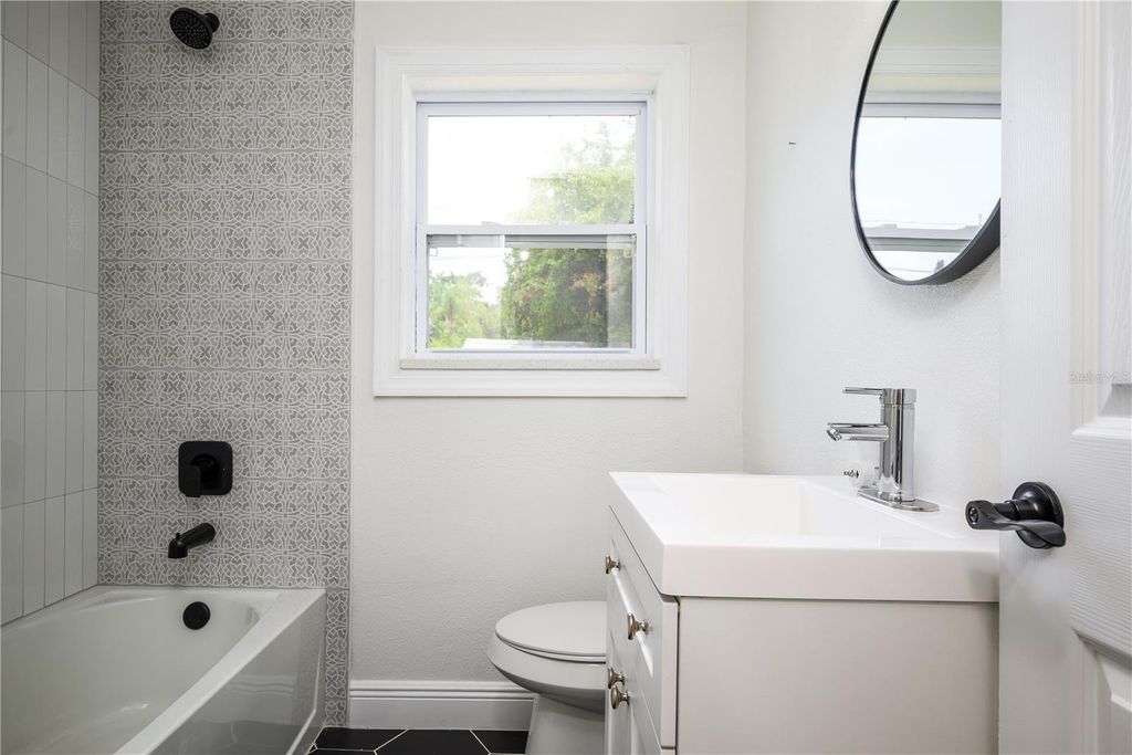 Image 6 of property listing at 6711 S GABRIELLE STREET, Tampa, FL 33611