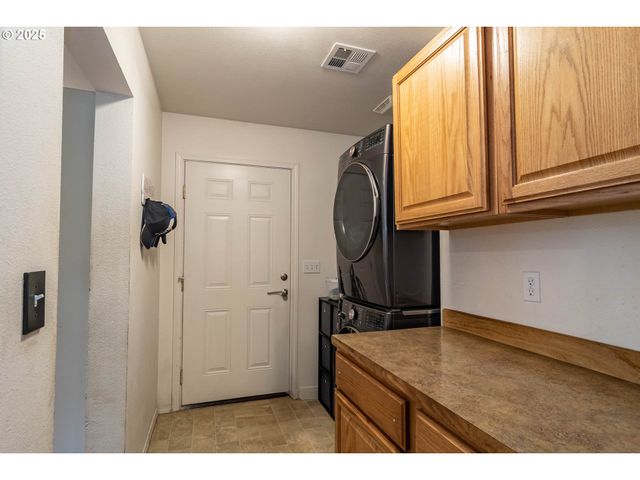 314 S CEDAR St, Drain, OR 97435