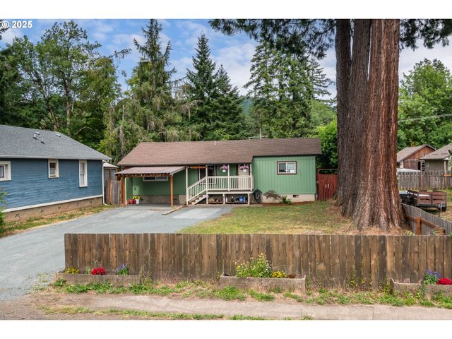 314 S CEDAR St, Drain, OR 97435