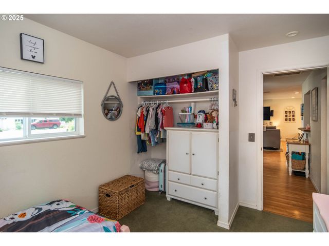 314 S CEDAR St, Drain, OR 97435