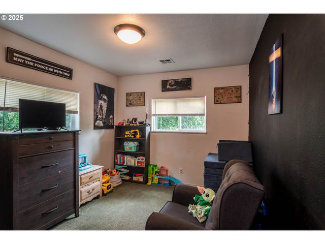 314 S CEDAR St, Drain, OR 97435