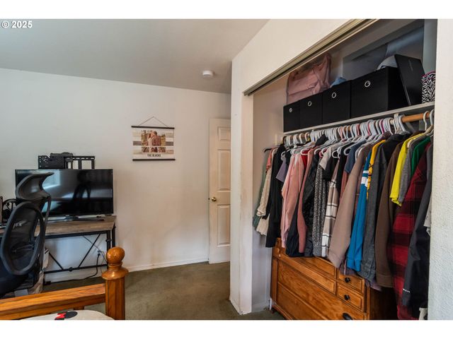 314 S CEDAR St, Drain, OR 97435