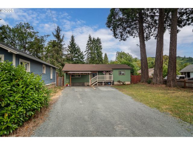 314 S CEDAR St, Drain, OR 97435