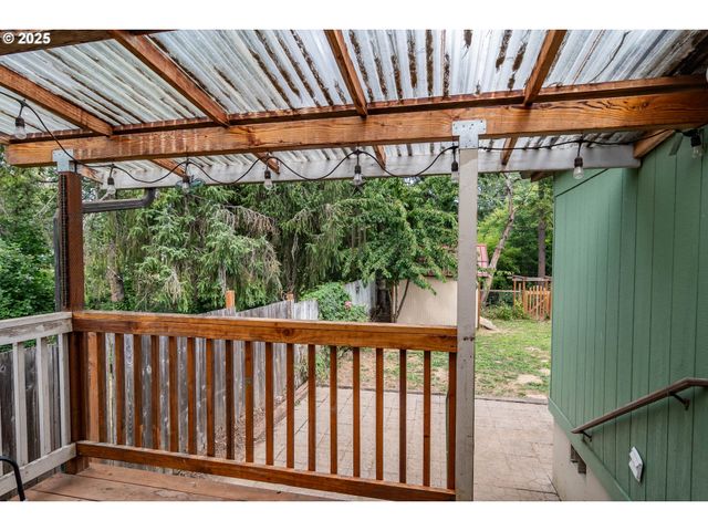 314 S CEDAR St, Drain, OR 97435