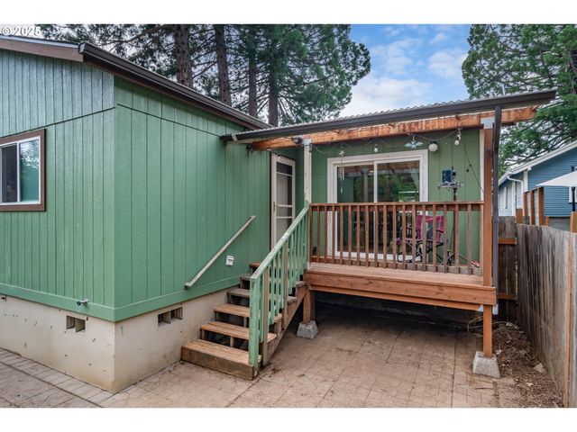 314 S CEDAR St, Drain, OR 97435