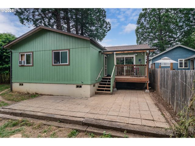 314 S CEDAR St, Drain, OR 97435