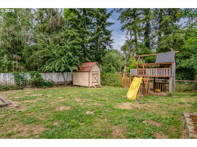 314 S CEDAR St, Drain, OR 97435