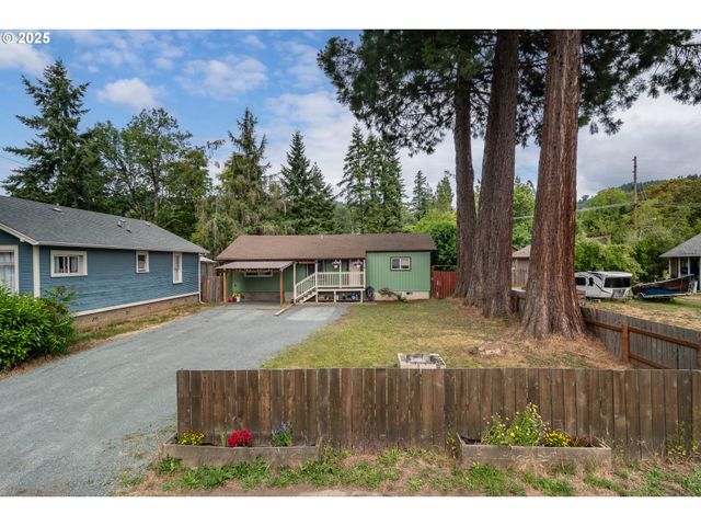 314 S CEDAR St, Drain, OR 97435
