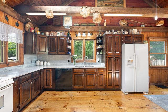 49 Oles Drive, Guilford, VT 05301