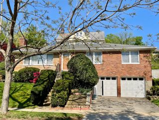 3905 Douglaston Parkway, Douglaston, NY 11363