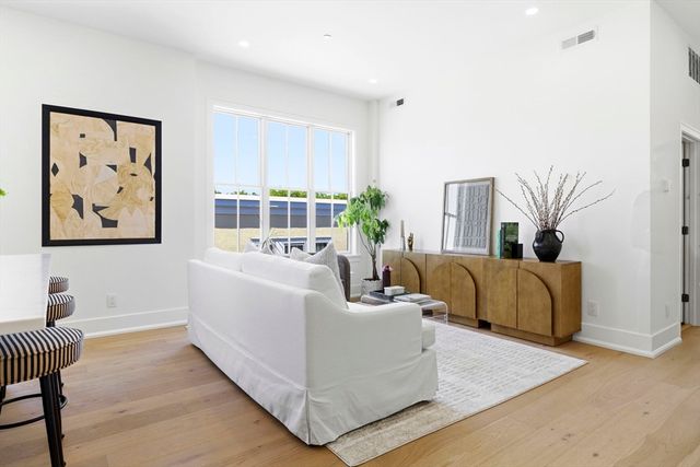 4471 Washington St 8, Boston, MA 02131