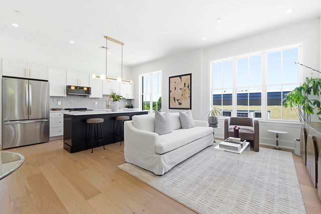 4471 Washington St 8, Boston, MA 02131