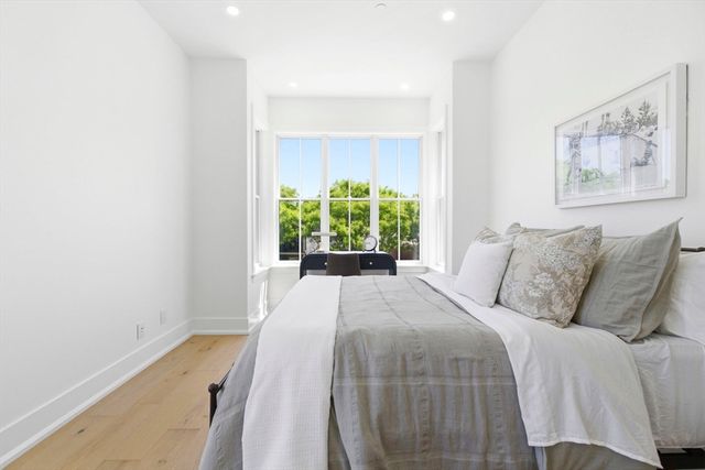 4471 Washington St 8, Boston, MA 02131