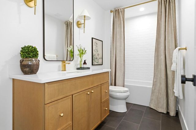4471 Washington St 8, Boston, MA 02131