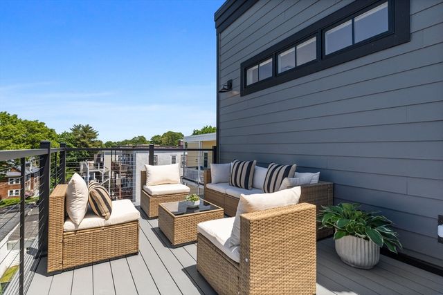 4471 Washington St 8, Boston, MA 02131