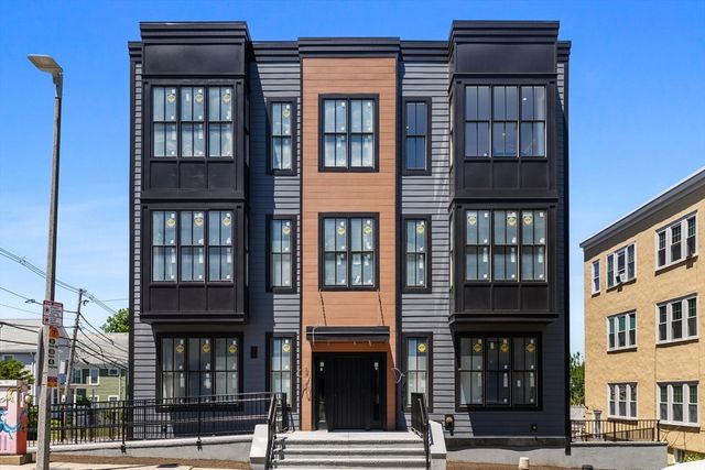4471 Washington St 8, Boston, MA 02131