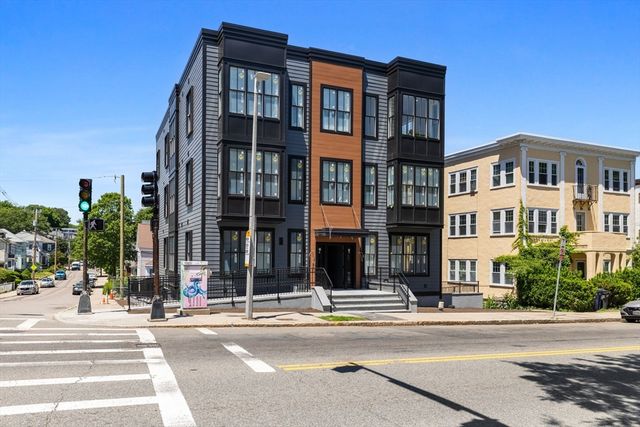 4471 Washington St 8, Boston, MA 02131