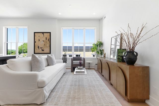 4471 Washington St 8, Boston, MA 02131