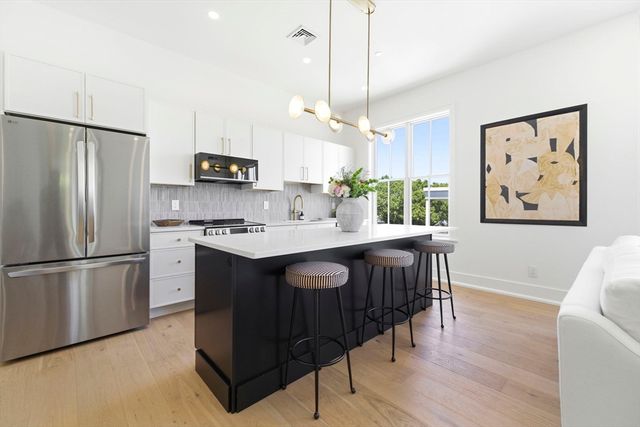 4471 Washington St 8, Boston, MA 02131