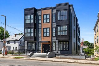 4471 Washington St 8, Boston, MA 02131