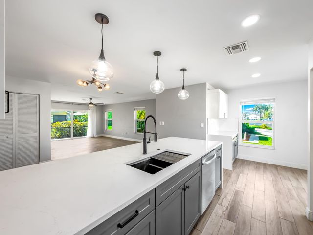 226 SE 1st Circle, Boynton Beach, FL 33435