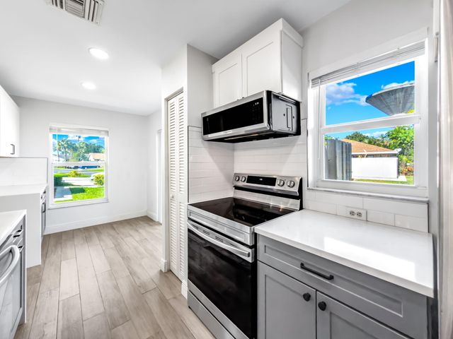 226 SE 1st Circle, Boynton Beach, FL 33435