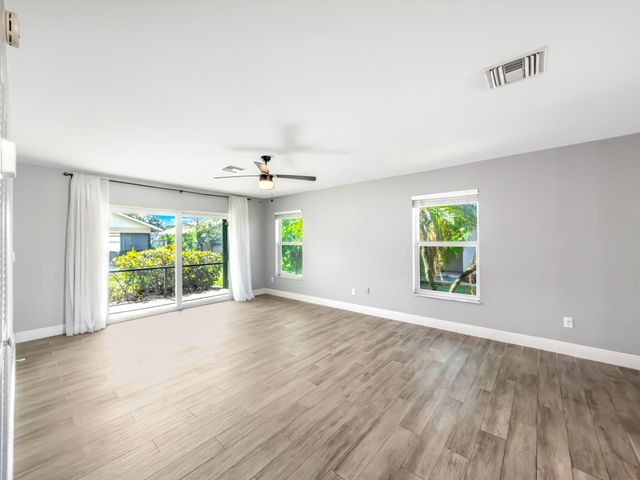 226 SE 1st Circle, Boynton Beach, FL 33435