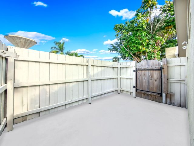 226 SE 1st Circle, Boynton Beach, FL 33435