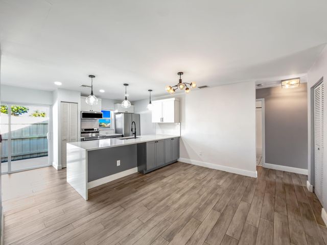 226 SE 1st Circle, Boynton Beach, FL 33435