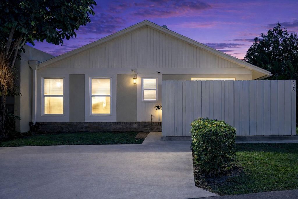 226 SE 1st Circle, Boynton Beach, FL 33435