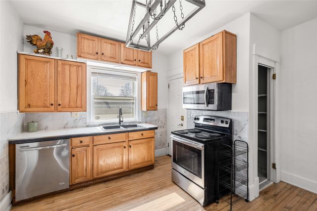 951 24th Street, Des Moines, IA 50312