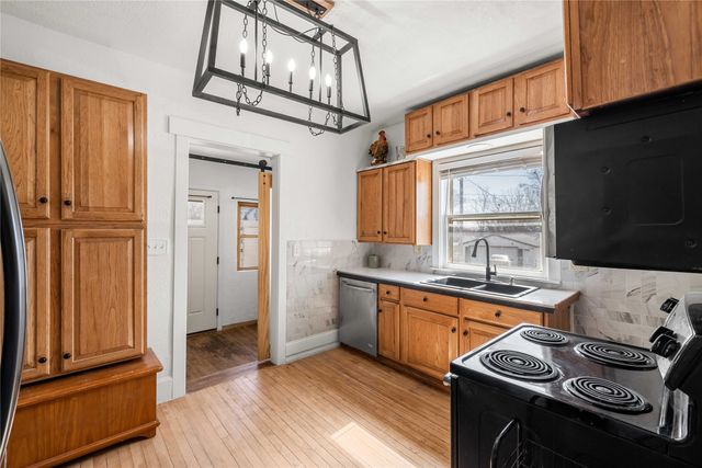 951 24th Street, Des Moines, IA 50312