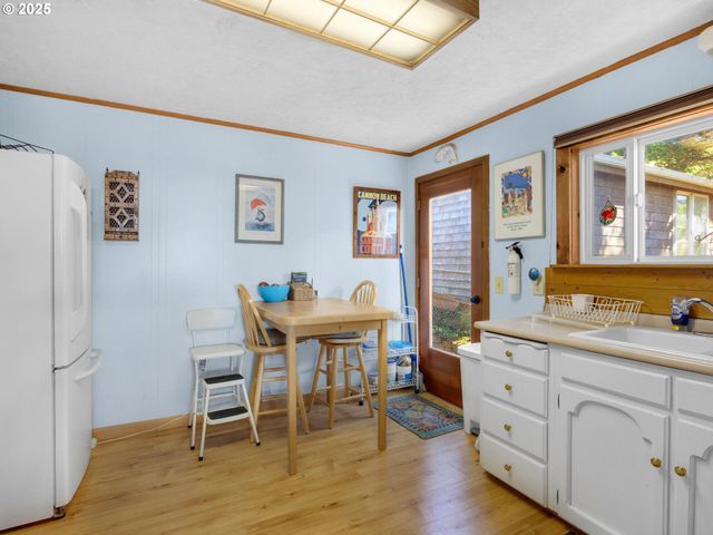4463 PACIFIC, Cannon Beach, OR 97110