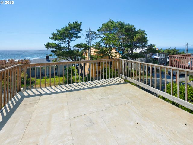 4463 PACIFIC, Cannon Beach, OR 97110