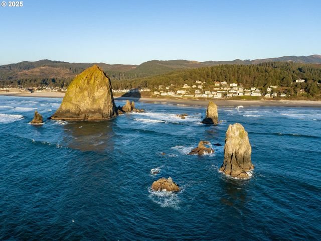 4463 PACIFIC, Cannon Beach, OR 97110
