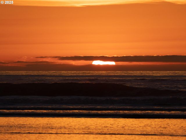 4463 PACIFIC, Cannon Beach, OR 97110