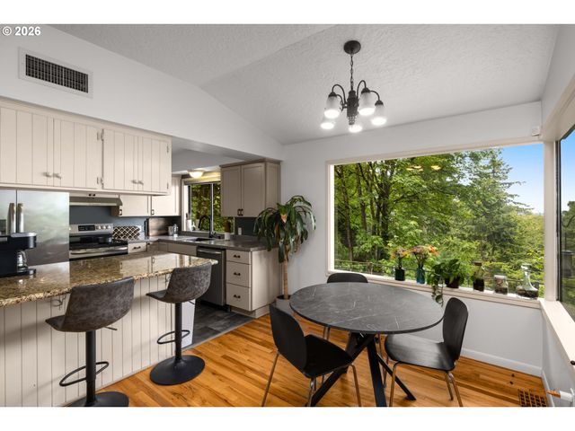 1225 Sw RIVINGTON Dr, Portland, OR 97201