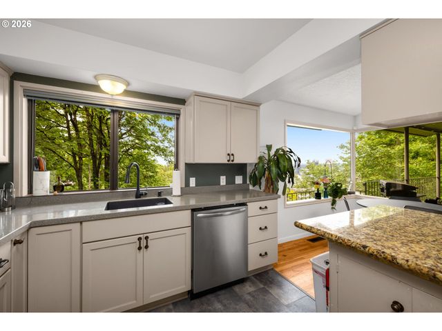 1225 Sw RIVINGTON Dr, Portland, OR 97201