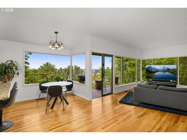1225 Sw RIVINGTON Dr, Portland, OR 97201