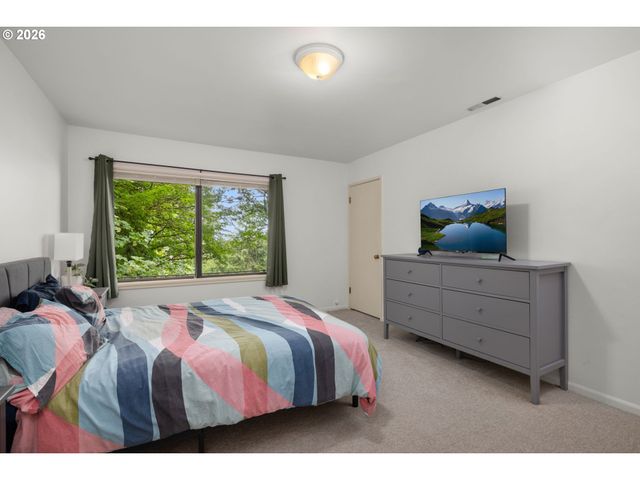 1225 Sw RIVINGTON Dr, Portland, OR 97201