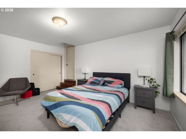 1225 Sw RIVINGTON Dr, Portland, OR 97201