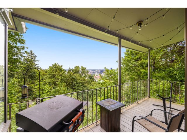 1225 Sw RIVINGTON Dr, Portland, OR 97201