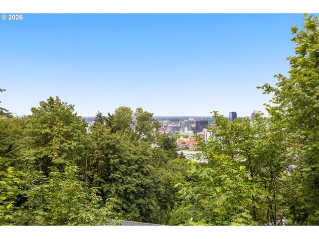 1225 Sw RIVINGTON Dr, Portland, OR 97201