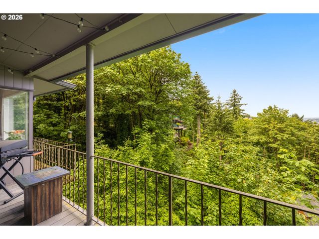 1225 Sw RIVINGTON Dr, Portland, OR 97201