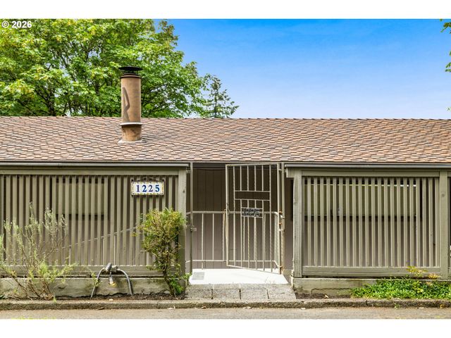 1225 Sw RIVINGTON Dr, Portland, OR 97201